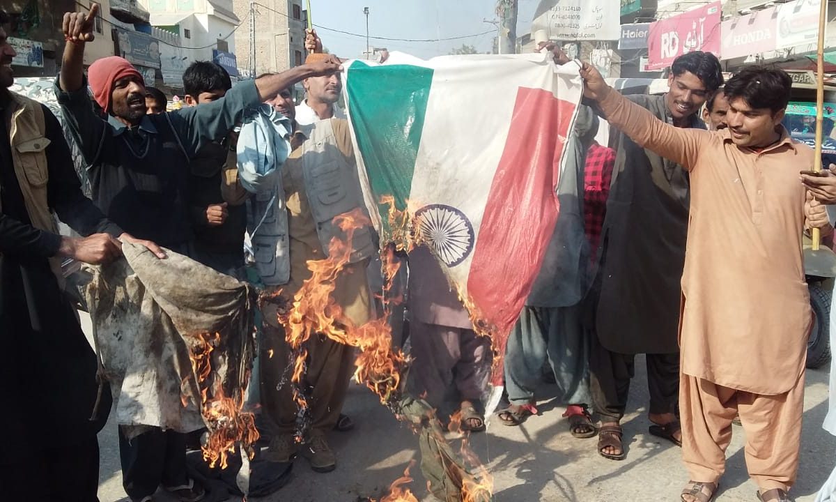 Rally in Lardkana against India